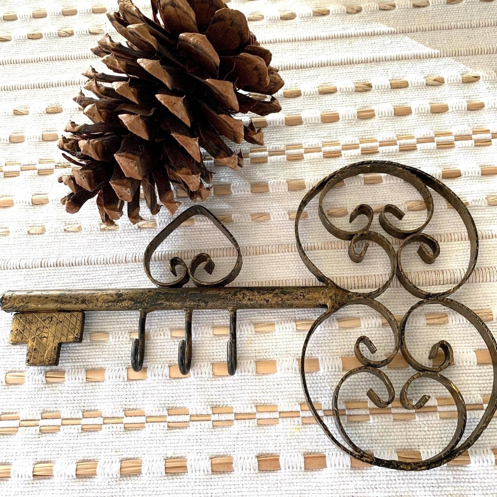 Vintage Metal Skeleton Key Holder Wall Decor Farmhouse